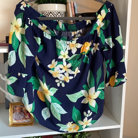 Off-the-shoulder Floral Top - Navy, White, Yellow, Green… - Picture 3 of 4